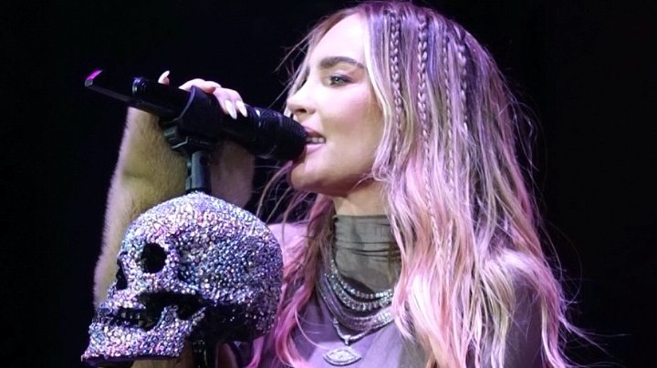 Belinda, cantante.