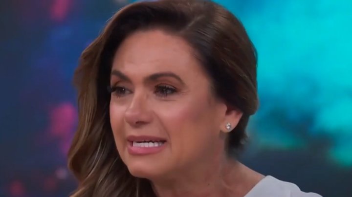Penélope Menchaca llora en 'Hoy Día'.