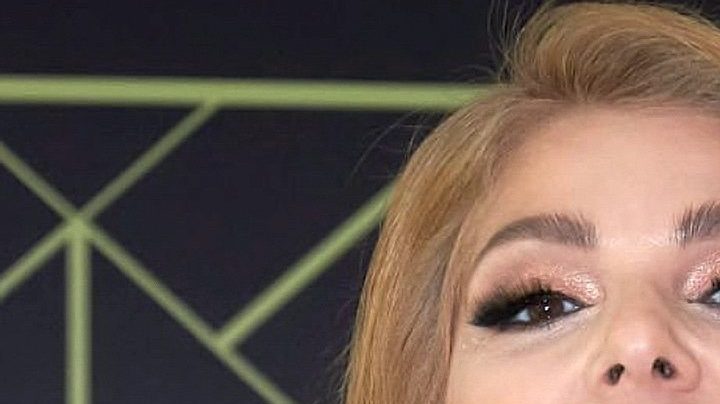 Itatí Cantoral lució un elegante pero sensual vestido.