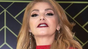 Itatí Cantoral lució un elegante pero sensual vestido.