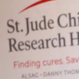 Carlos Adyan es uno de los conductores de 'En Casa con Telemundo'.