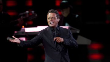 ¿Siguen los problemas de salud? Luis Miguel preocupa durante su segundo concierto en Chile