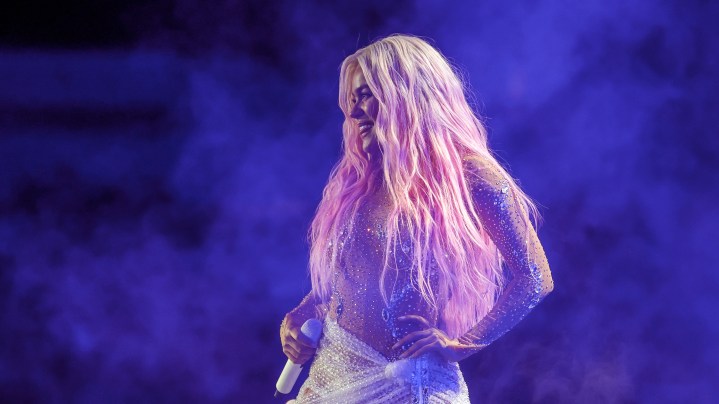 Karol G duante su presentación en Las Vegas.