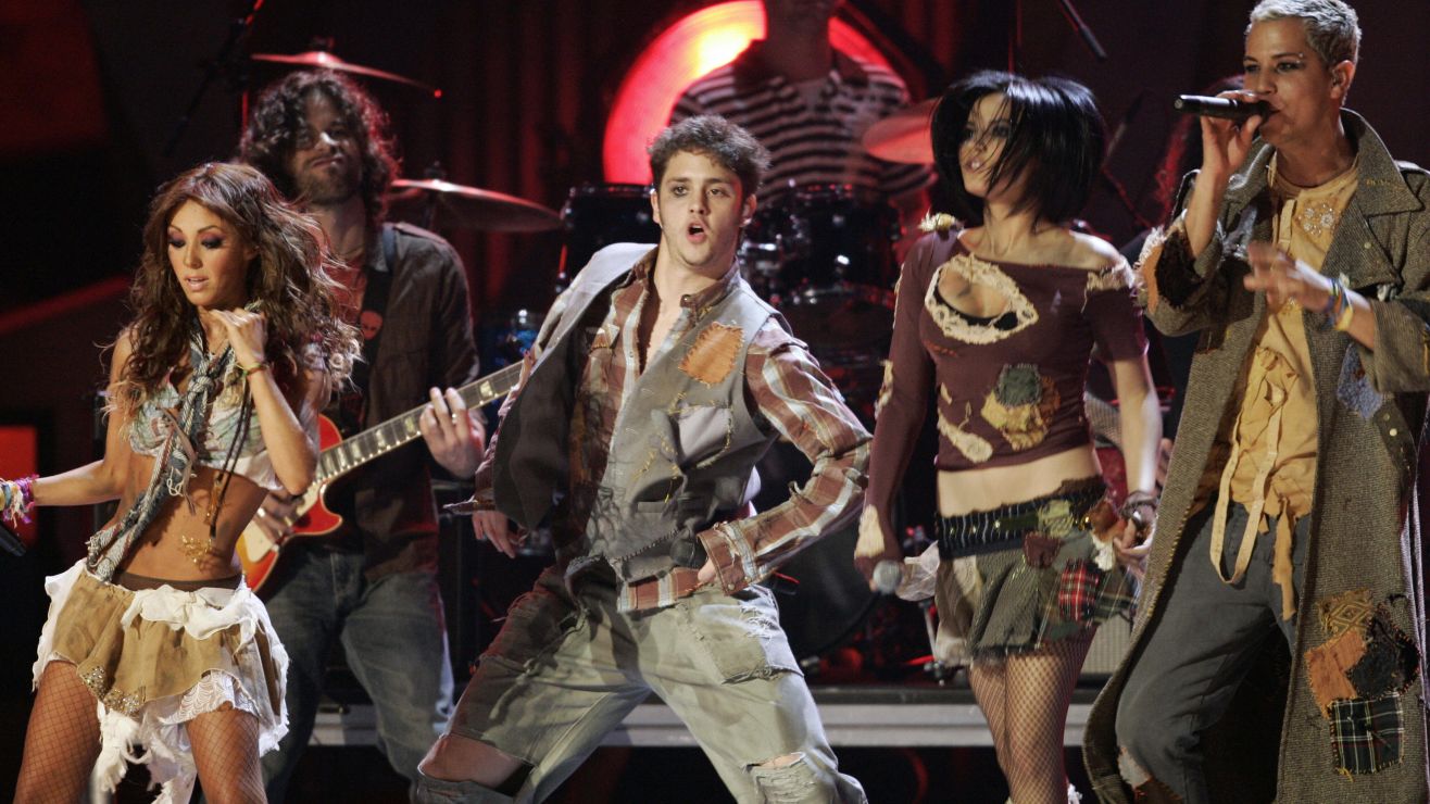 RBD despierta emociones con su nueva canción ‘Cerquita de Ti’ RBD despierta emociones con su nueva canción ‘Cerquita de Ti’