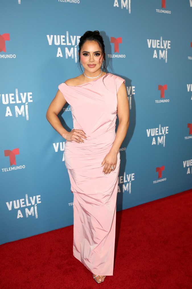 Samadhi Zendejas se lució con su outfit en la premier de 'Vuelve A Mí'