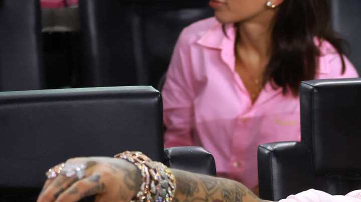 Anuel AA y su novia Laury Saavedra.