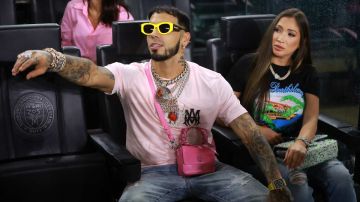 Anuel AA y su novia Laury Saavedra.