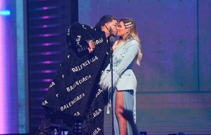 Anuel y Karol G en los Premios Juventud 2019
