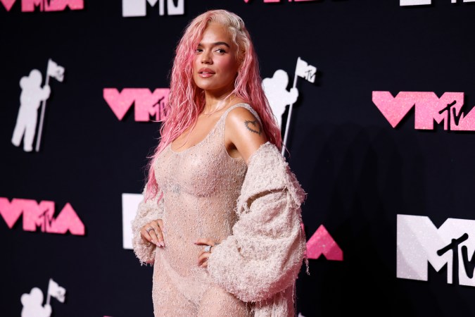 Karol G calentó la alfombra rosada de los MTV VMAs 2023