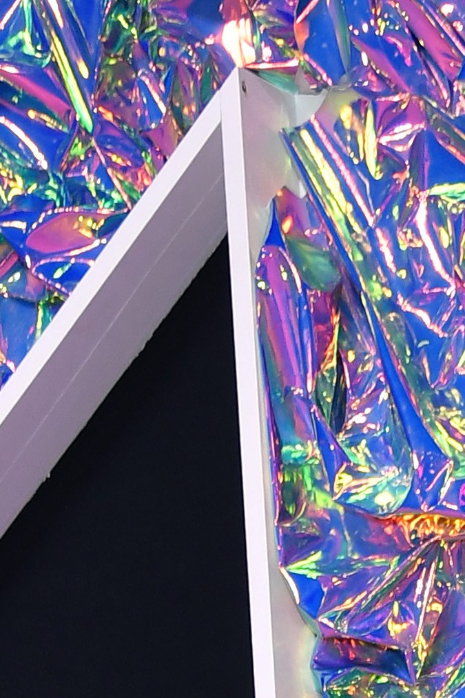 Shakira apareció en la alfombra rosa de los VMAs con un hermosos vestido dorado metalizado