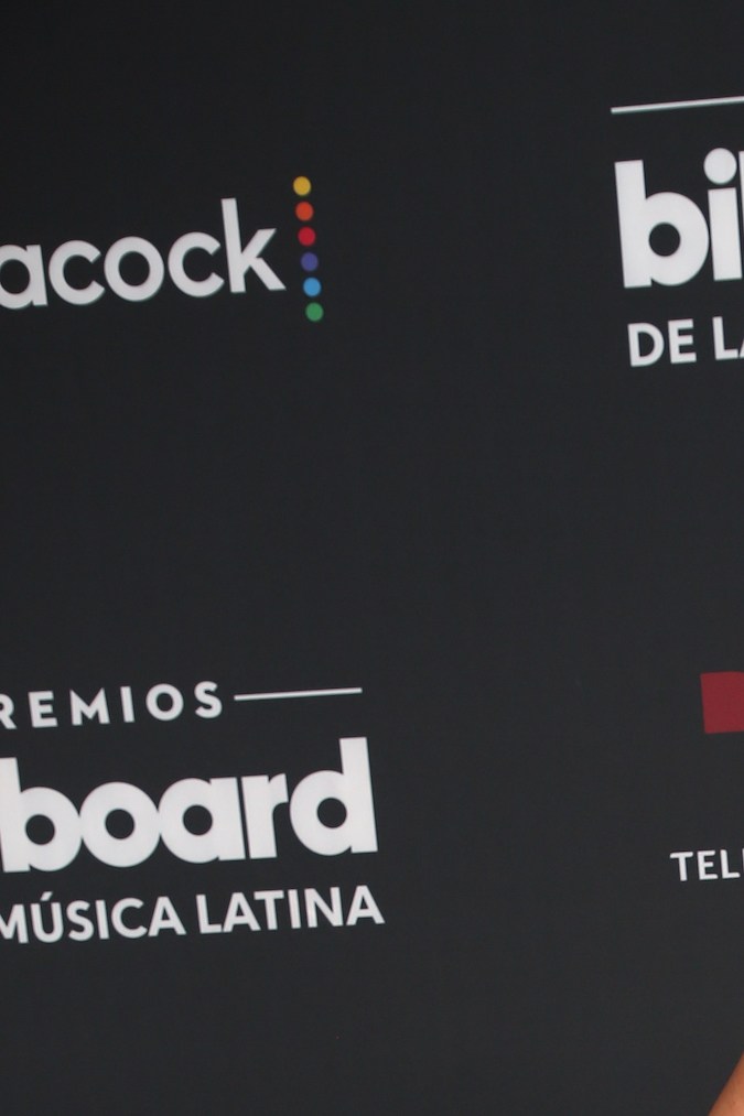 Lourdes Stephen llevó un look brillante muy elegante