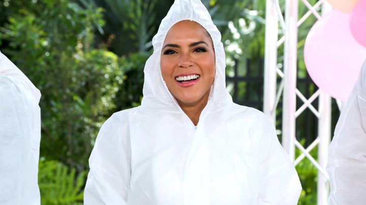 Francisca muestra cómo avanza su embarazo