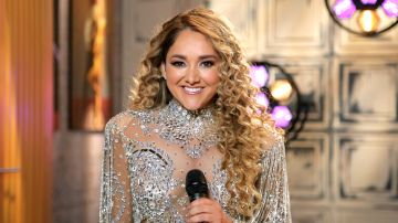 Shelryn como presentadora del backstage de la nueva temporada de "Mira Quién Baila: La Revancha" (Univision).