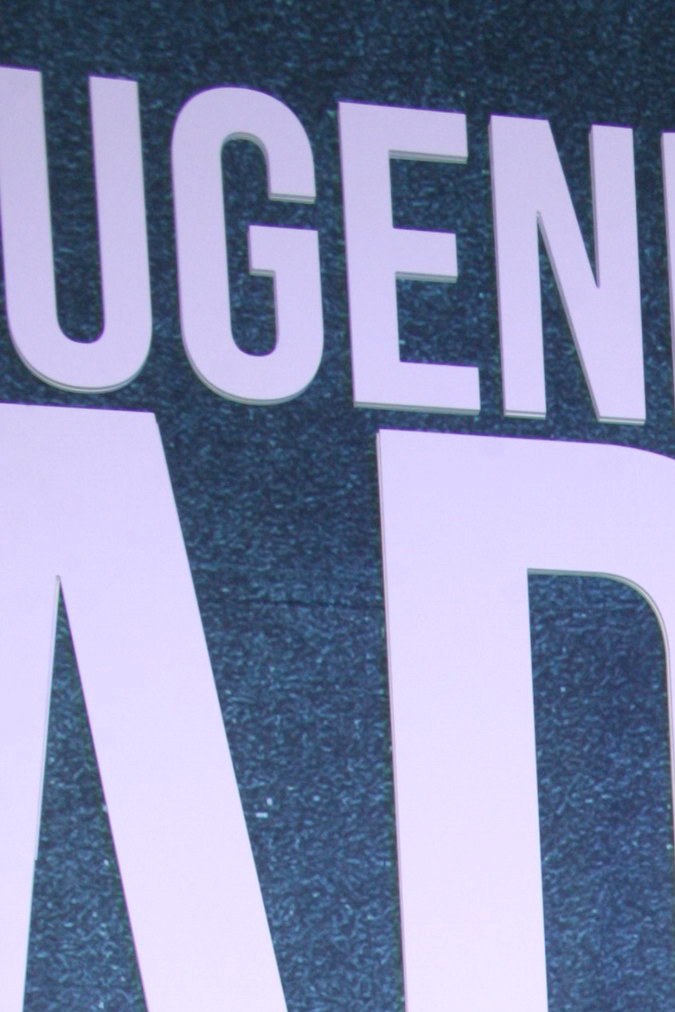 Aislinn Derbez en la alfombra roja de la premier de Radical