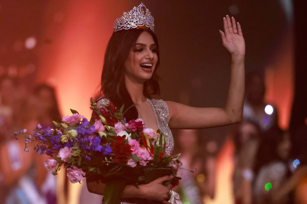 Harnaaz Sandhu, es coronada Miss Universo durante el 70º concurso de belleza Miss Universo en la ciudad costera de Eilat, en el sur del Mar Rojo de Israel