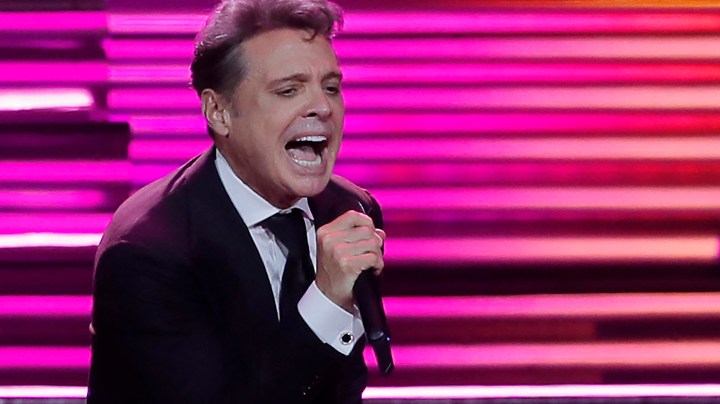 Luis Miguel feliz en la boda de su hija