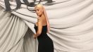 Karol G disfruta de París con espectaculares looks
