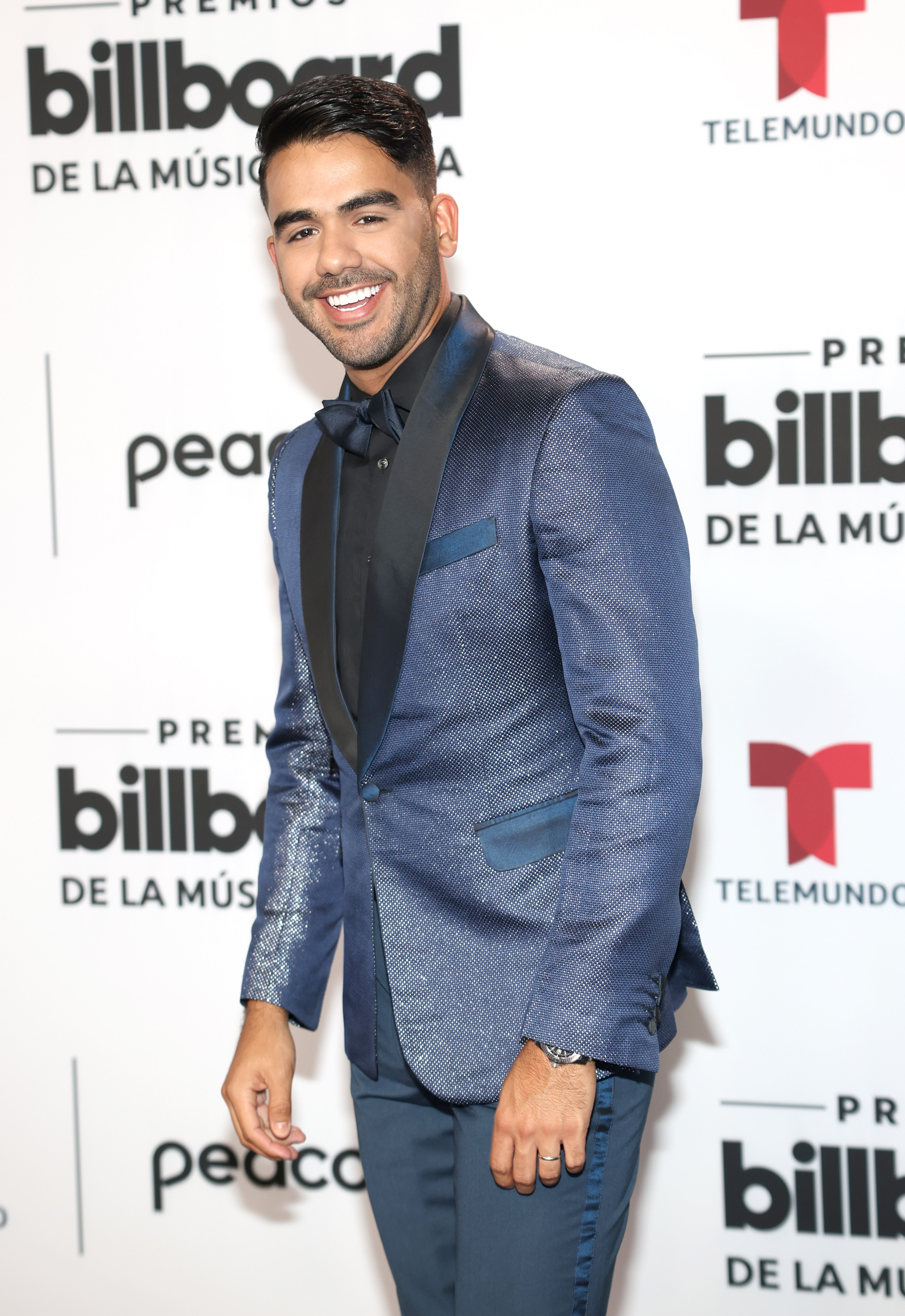 Carlos Adyan en la alfombra roja de los Premios Billboard Latinos 2023