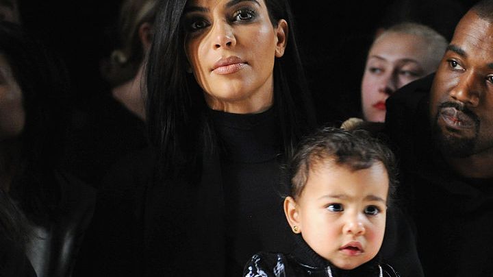 Sin la autorización de Kim Kardashian y Kanye West, North West reveló en público que sufre de dislexia.