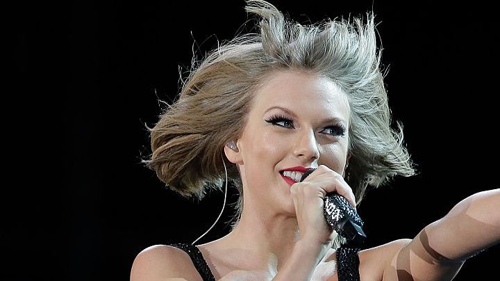 Taylor Swift actúa durante su gira mundial '1989' en el estadio ANZ el 28 de noviembre de 2015 en Sydney, Australia.