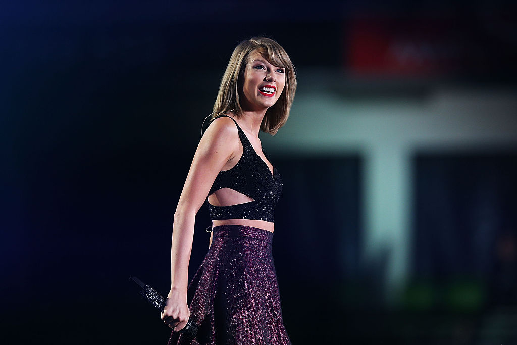 Taylor Swift actúa durante su gira mundial '1989' en AAMI Park el 10 de diciembre de 2015 en Melbourne, Australia. (Foto de Graham Denholm/Getty Images)ER 28: Taylor Swift actúa durante su gira mundial '1989' en el estadio ANZ el 28 de noviembre de 2015 en Sydney, Australia.