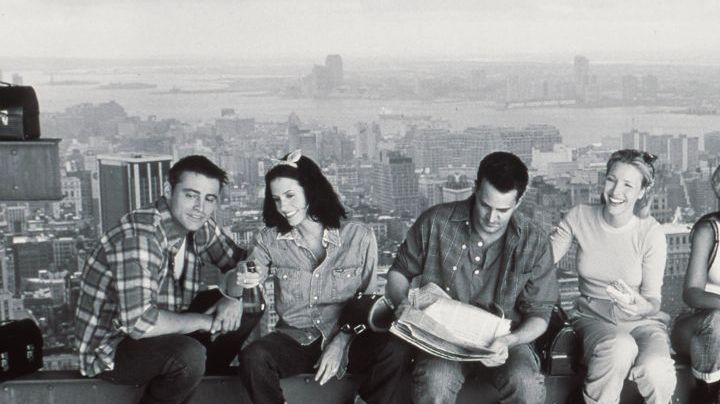 Elenco de 'Friends' se pronuncian ante la muerte de Matthew Perry.