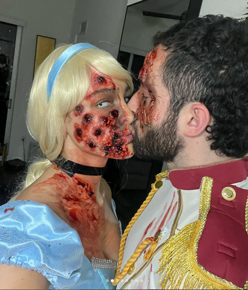 Migbelis Castellanos y su novio en Halloween