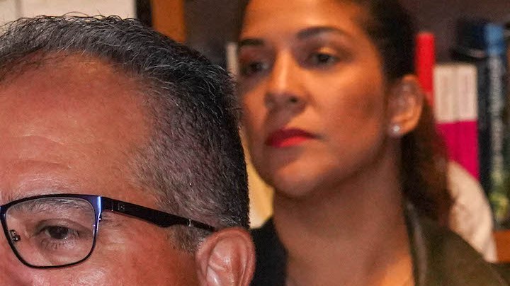 Adamari López se separa de su hija por su nuevo proyecto profesional.