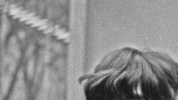 El grupo de rock británico The Beatles posan frente a los estudios Abbey Road en Londres, después de que John Lennon pasara su examen de conducir, Reino Unido, 16 de febrero de 1965. De izquierda a derecha, George Harrison, John Lennon, Ringo Starr y Paul McCartney.