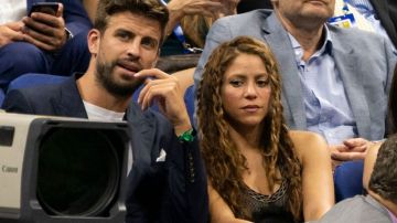 El futbolista español Gerard Piqué y la cantante colombiana Shakira observan a Rafael Nadal de España y Diego Schwartzman de Argentina durante su partido individual masculino de cuartos de final en el Abierto de Estados Unidos 2019 en el Centro Nacional de Tenis Billie Jean King de la USTA en Nueva York el 4 de septiembre de 2019.
