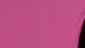 El músico mexicano Christian Nodal (R) posa con el rapero argentino Cazzu cuando llegan a la ceremonia de entrega del Premio Persona del Año durante la 24a ceremonia anual de los Premios Grammy Latinos en el Centro de Conferencias y Exposiciones (FIBES) de Sevilla el 15 de noviembre de 2023.