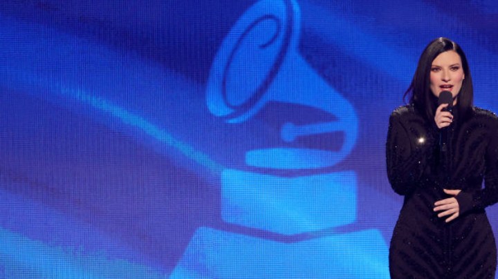 Laura Pausini habla en el escenario durante la 23.a Entrega Anual del Latin GRAMMY en el Michelob ULTRA Arena el 17 de noviembre de 2022 en Las Vegas, Nevada.
