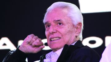 Enrique Guzmán en la conferencia por los 50 años de la creación del Festival OTI/México, 22 de noviembre 2022.