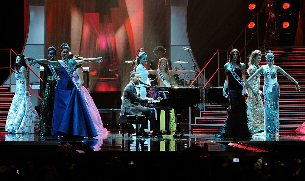 John Legend se presenta en el concurso Miss Universo 2010 en el Mandalay Bay Events Center el 23 de agosto de 2010 en Las Vegas, Nevada.