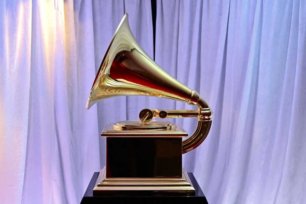 En la foto de un gramófono Grammy durante la 65ª Entrega Anual de los Premios Grammy en el Crypto.com Arena de Los Ángeles el 5 de febrero de 2023.