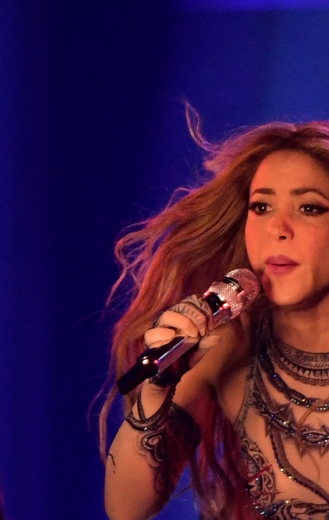 Shakira durante su presentación musical en los Latin Grammy 2023.