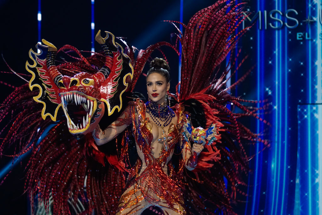 Miss Venezuela Diana Silva durante el 72º Concurso de Traje Nacional del Concurso Miss Universo el 16 de noviembre de 2023 en San Salvador, El Salvador.