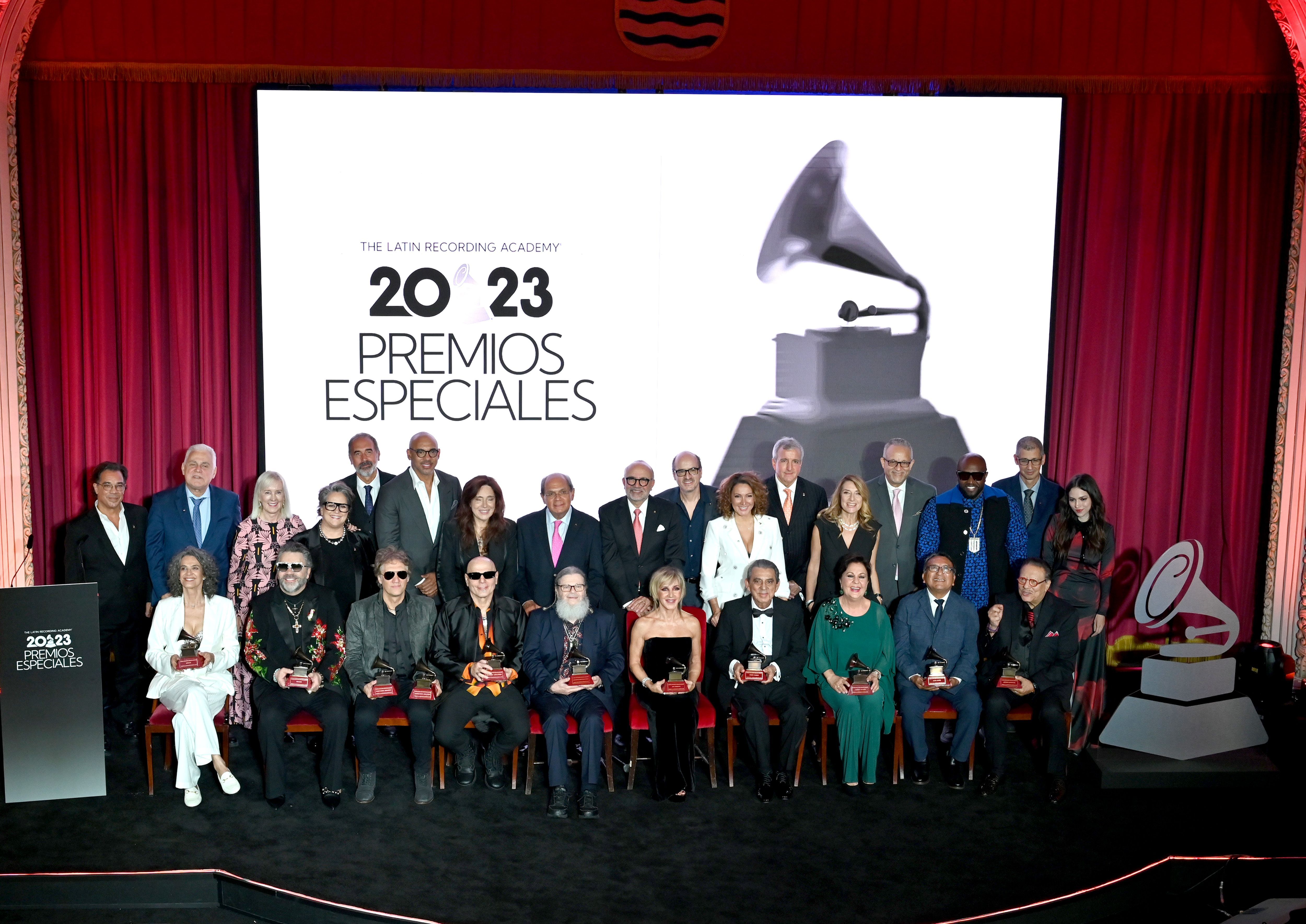 Todos los homenajeados con premios especiales de los Latin Grammy 2023.