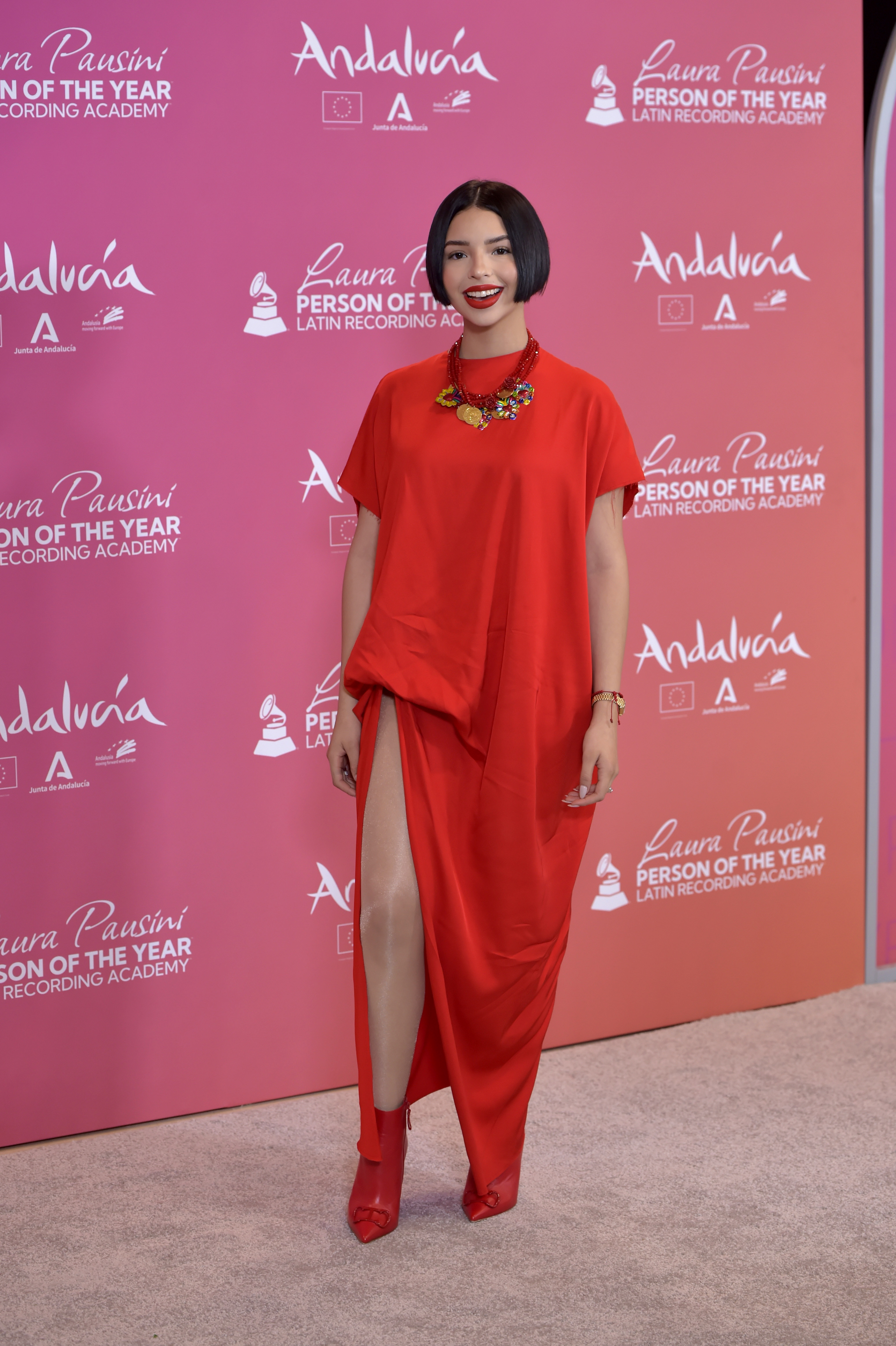 Ángela Aguilar en la alfombra roja del homenaje de Laura Pausini.