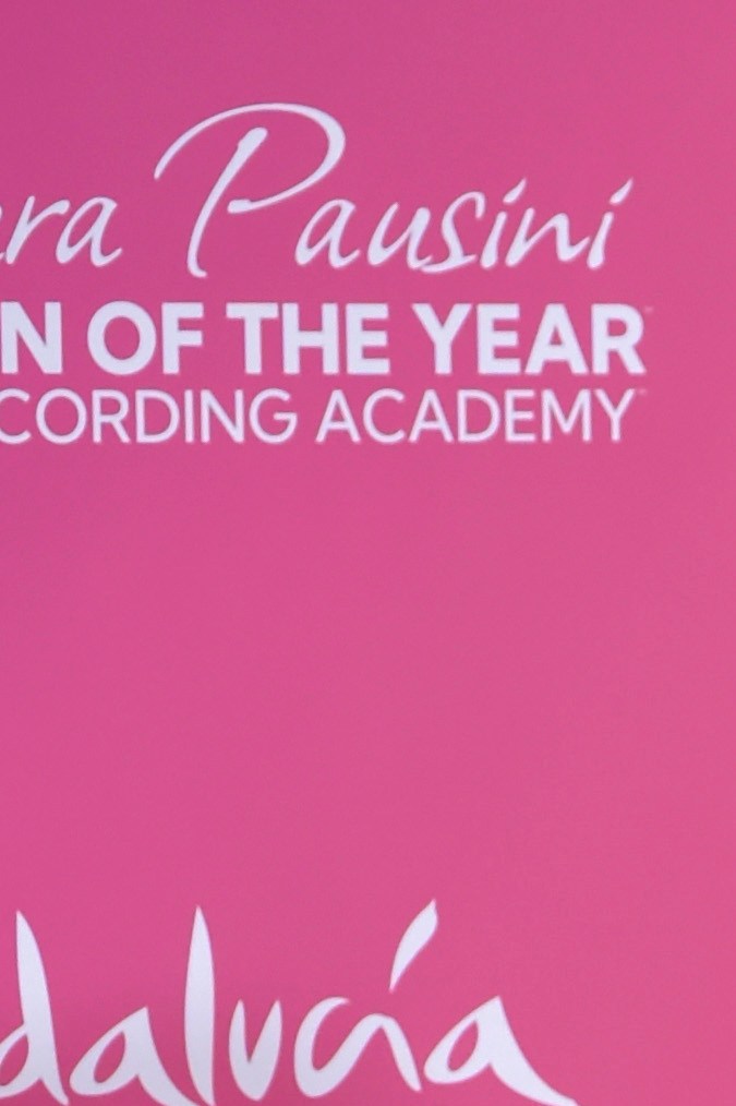 Ángela Aguilar en la alfombra roja del homenaje de Laura Pausini.