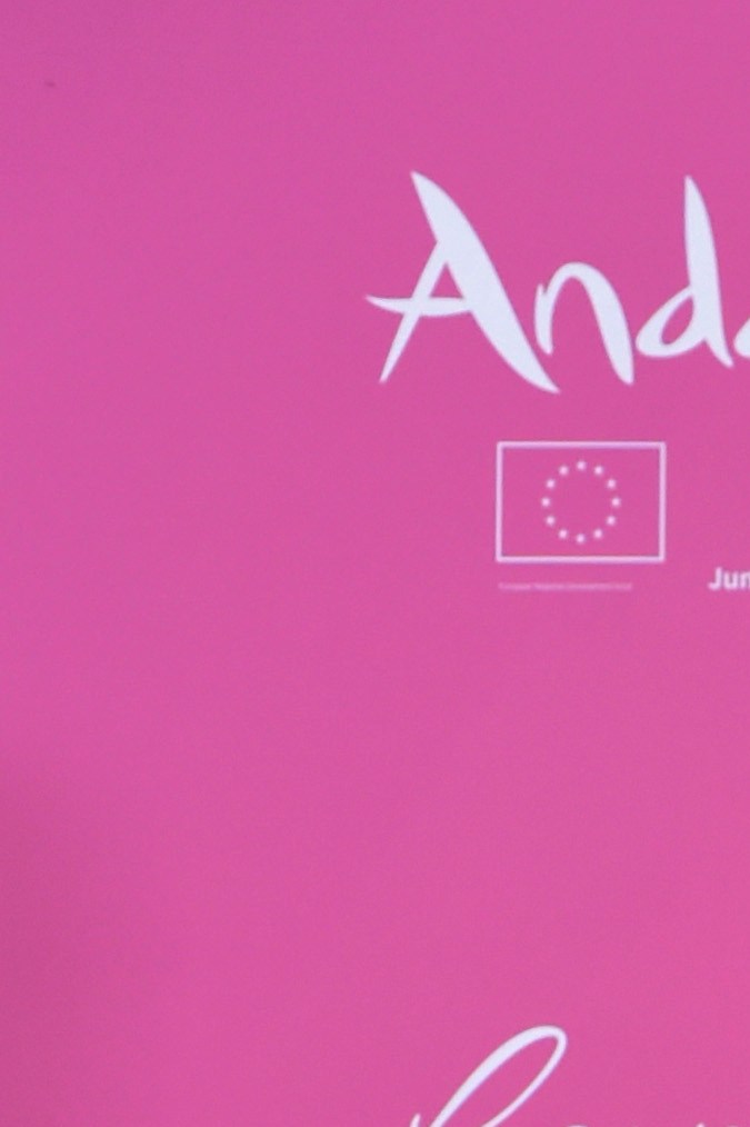 Carlos Vives en la alfombra roja del homenaje de Laura Pausini.