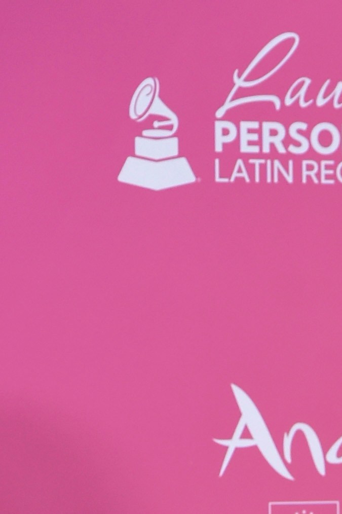 Anitta en la alfombra roja del homenaje de Laura Pausini.