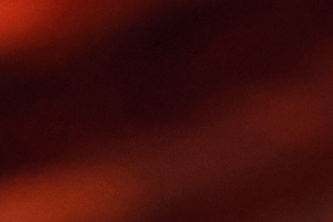 Karol G entrega a Laura Pausini el premio de 'Persona del Año' en los Latin Grammy.