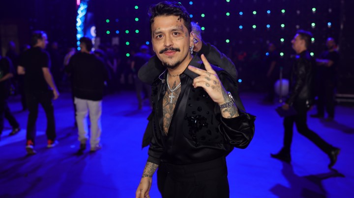 Christian Nodal desea tener su cara libre de tatuajes para su hija.