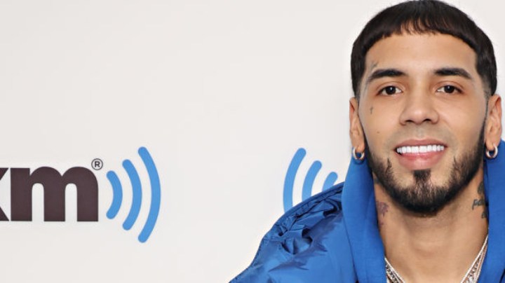 Anuel AA visita los estudios SiriusXM el 18 de enero de 2023 en la ciudad de Nueva York.