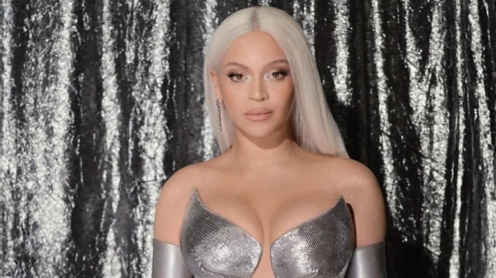 Look del Día: Beyoncé cambió su característico rubio por un platinado