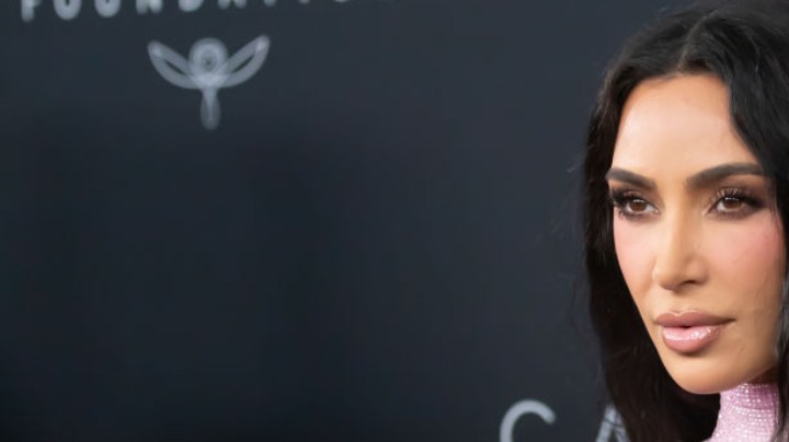 Kim Kardashian asiste a la cena Kering Caring For Women en The Pool el 12 de septiembre de 2023 en la ciudad de Nueva York.