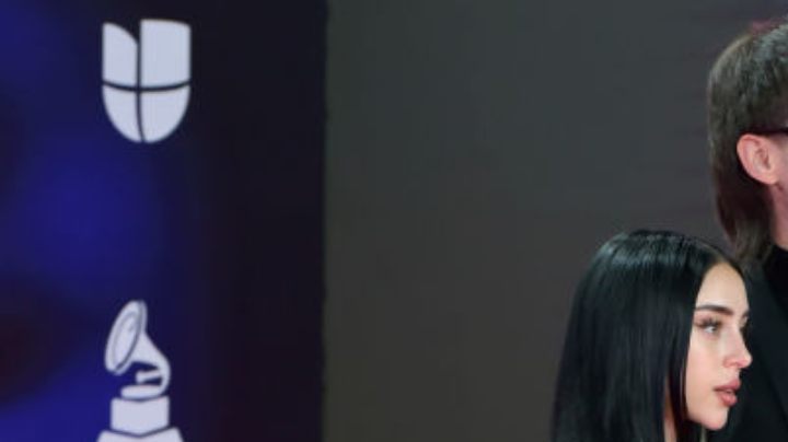 (De izquierda a derecha) Nicki Nicole y Peso Pluma asisten a la 24ª Entrega Anual del Latin GRAMMY en el Centro de Exposiciones y Conferencias FIBES el 16 de noviembre de 2023 en Sevilla, España.