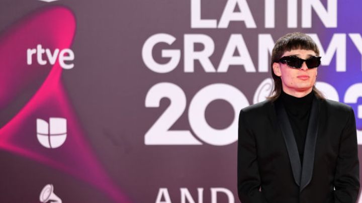 Peso Pluma asiste a la 24ª Entrega Anual del Latin Grammy el 16 de noviembre de 2023 en Sevilla, España.