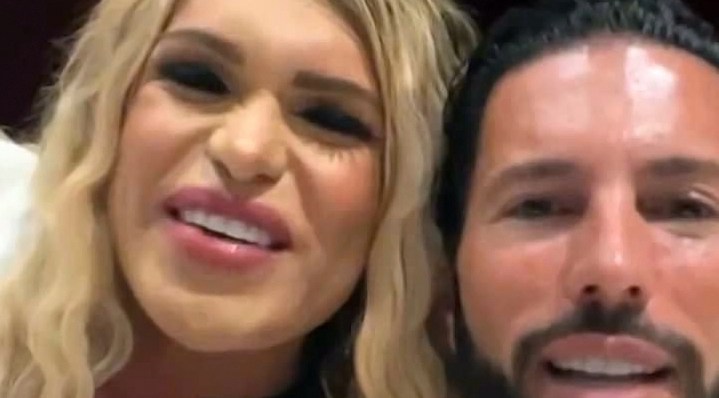 Poncho De Nigris y Wendy Guevara acuden a un centro nocturno de la capital mexicana para bailar y convivir con sus seguidores/México, 8 de septiembre 2023.